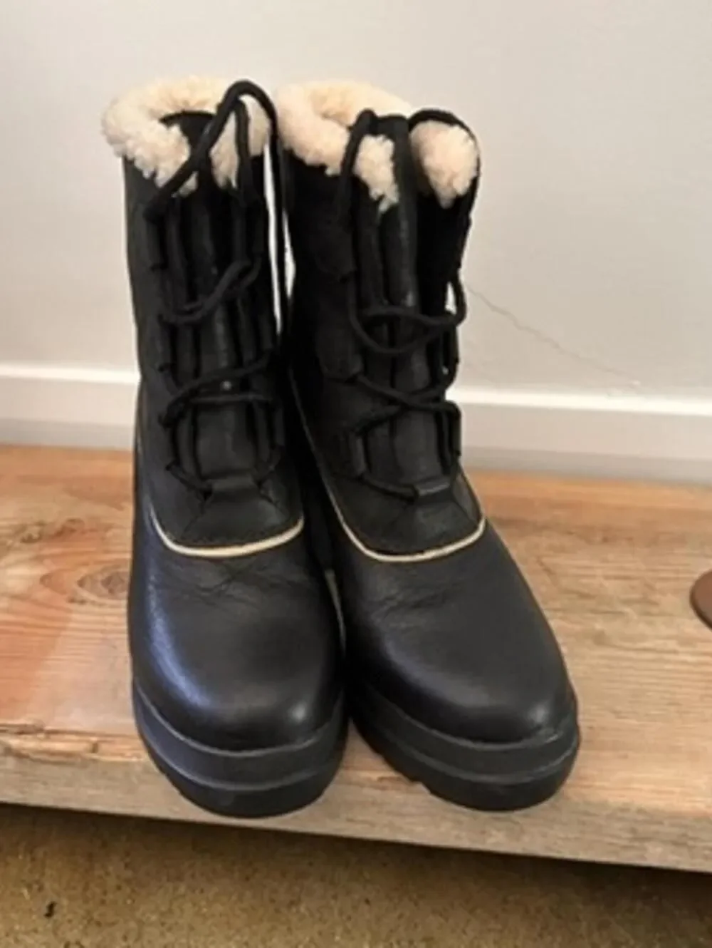 Sorel Dacie Lace‎ Size 8 Black Leather Waterproof Shearling Boots